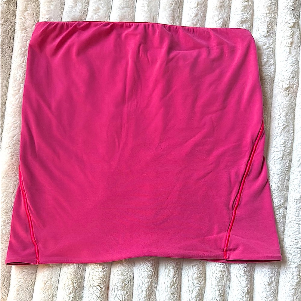 Worn about 2. Times
Lulu tag ripped out
No stains
No holes